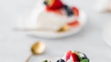 Impressive Pavlova with Berries Thumbnail