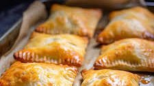 Spinach and Cheese Puff Pastry Hand Pies Thumbnail