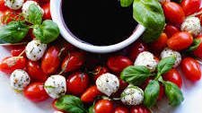 Caprese Salad Christmas Wreath Thumbnail