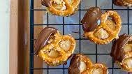 Chocolate Dipped Peanut Butter Pretzels Thumbnail