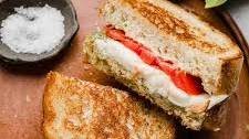 Pesto Mozzarella Sandwich Thumbnail