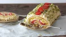 Lemon and strawberry roulade Thumbnail