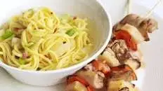 Sweet & sour chicken skewers with fruity noodles Thumbnail