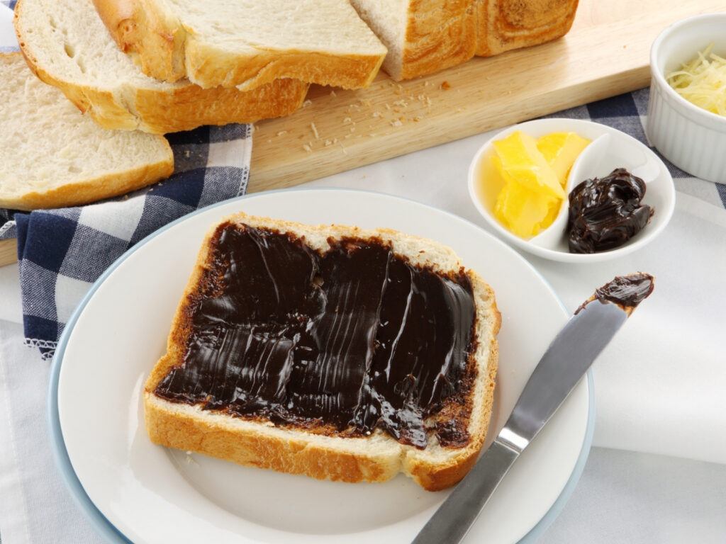 difference between vegemite and marmite