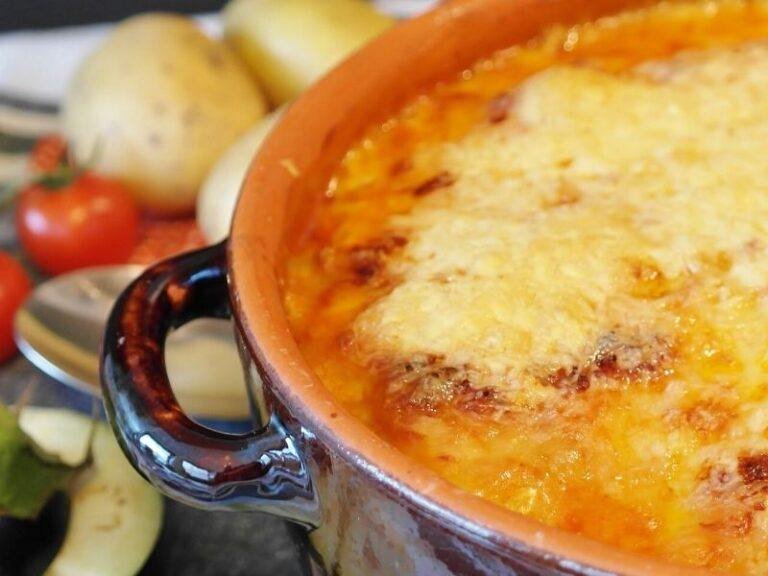 Dauphinoise Potatoes vs Potato Gratin Bake (Differences)