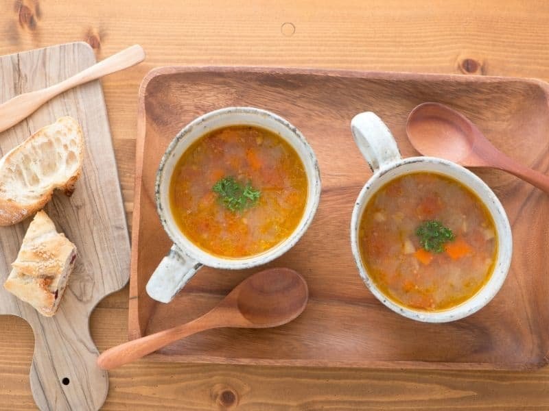 vegetable soup bread