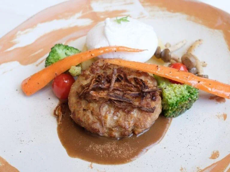 What's the Difference Between Salisbury Steak and Hamburger Steak