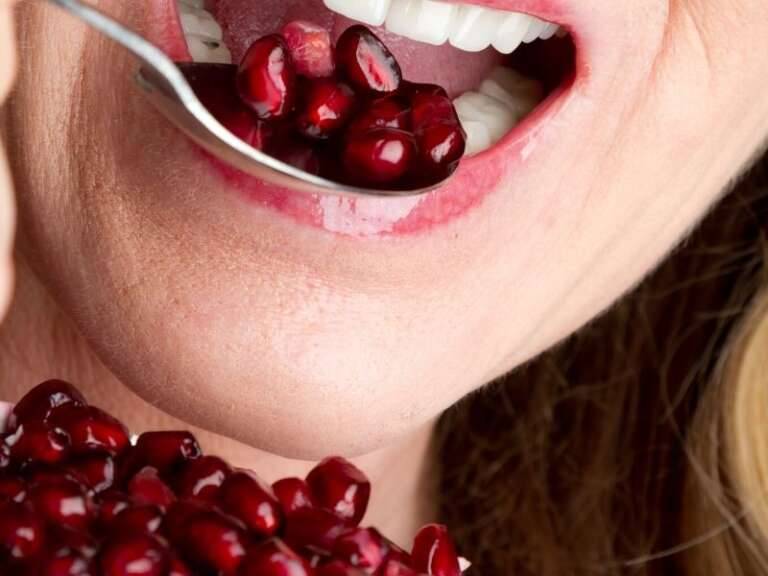 What Is The Best Time to Eat Pomegranates? (Morning, Workouts)