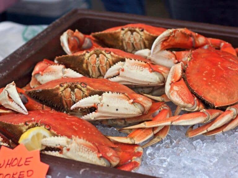 What Does Crab Legs Taste Like? (And How To Cook Them)