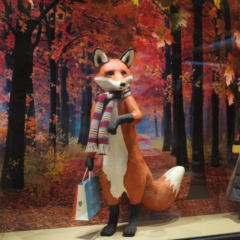 Small Fall Display Window 10 Fall Window Displays to Inspire Your Creativity - ostrali.com